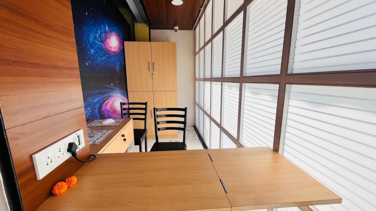 Astropods Hotel Mumbai Luaran gambar