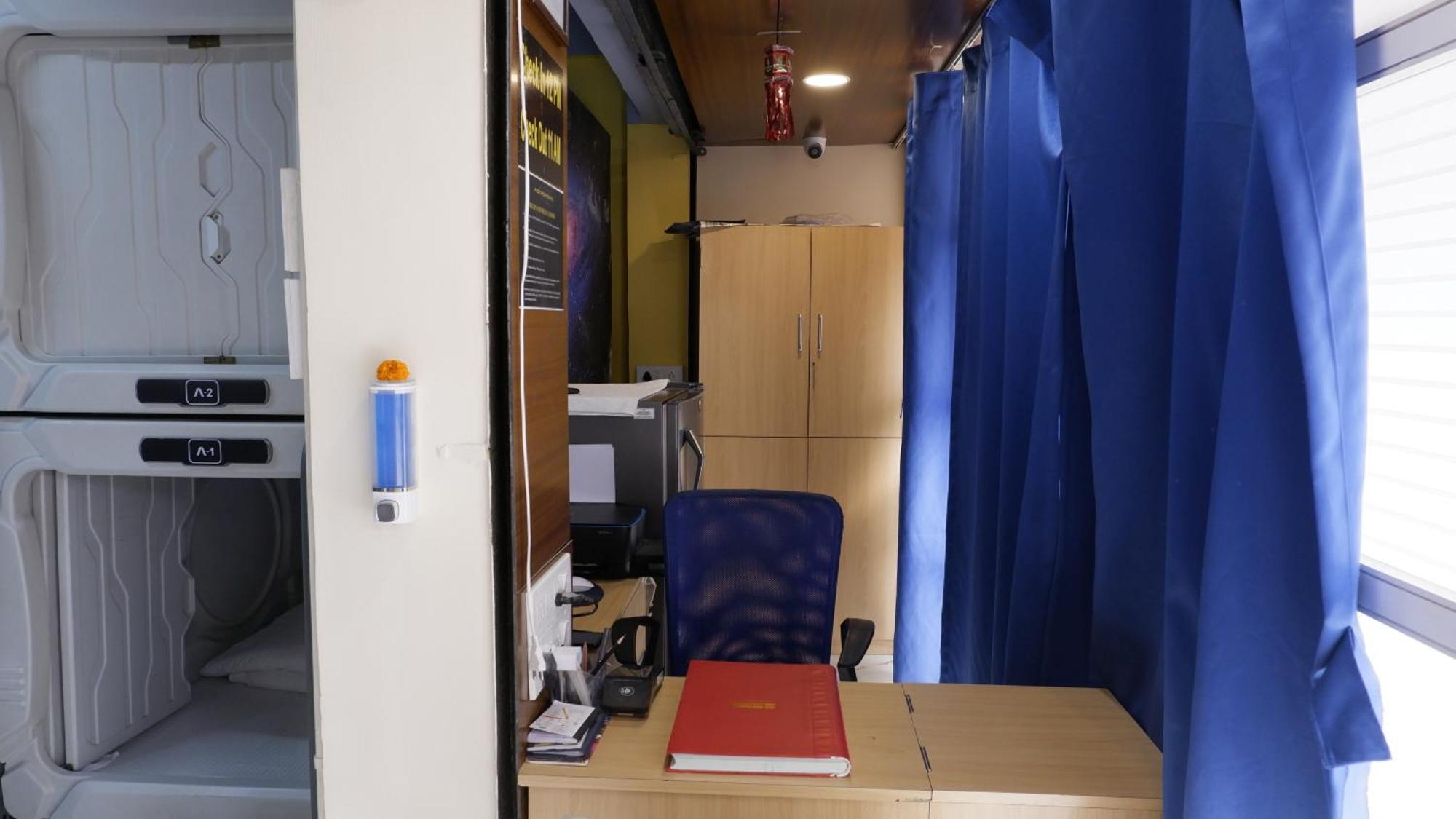 Astropods Hotel Mumbai Luaran gambar